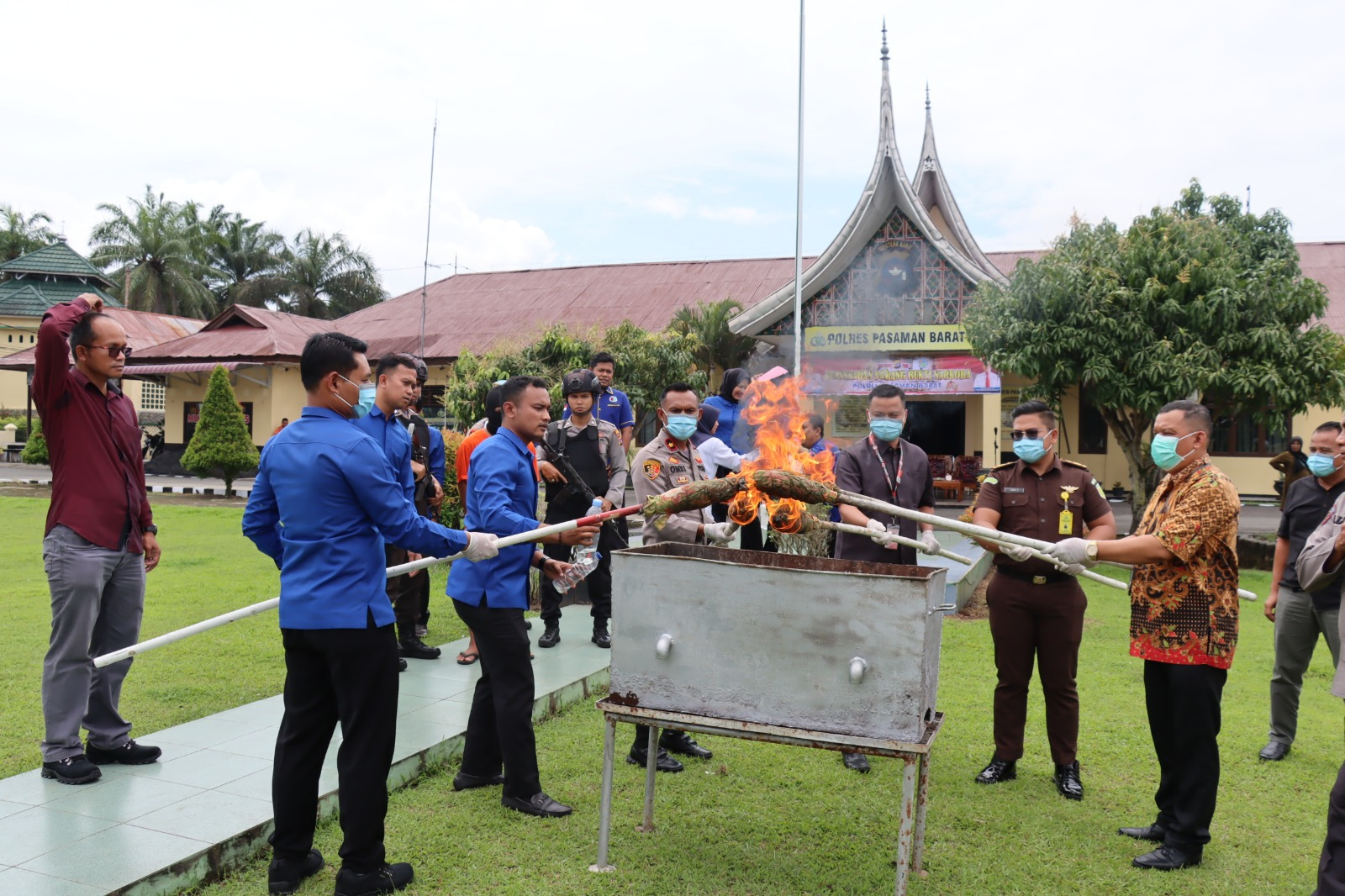 Wakapolres Pasaman Barat Dampingi Pemusnahan Narkotika Jenis Ganja